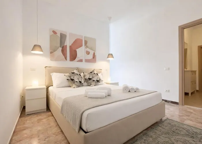 Stylish Escape Near Colosseum & Metro Apartment *