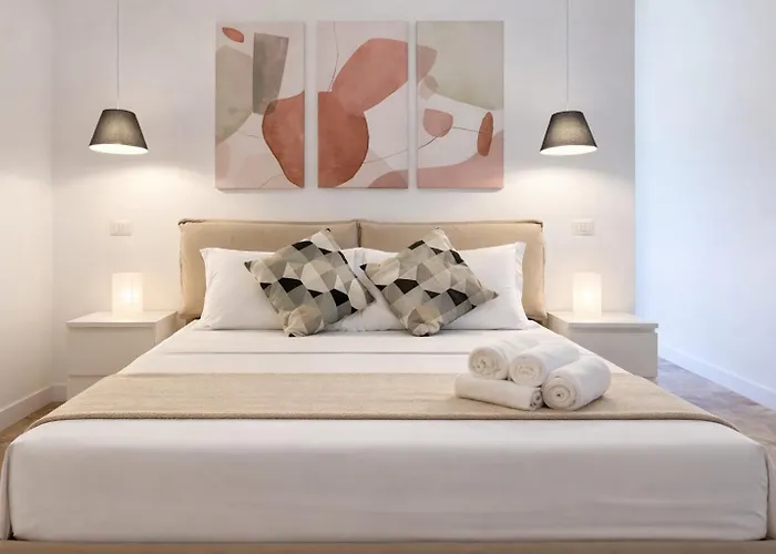 Stylish Escape Near Colosseum & Metro * Rom