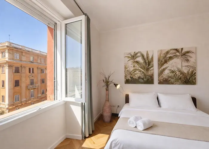 Stylish Escape Near Colosseum & Metro Apartment *
