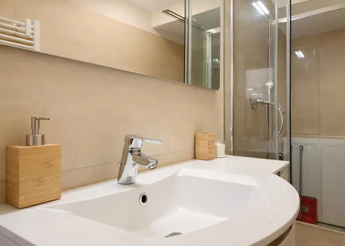 Stylish Escape Near Colosseum & Metro * Rom