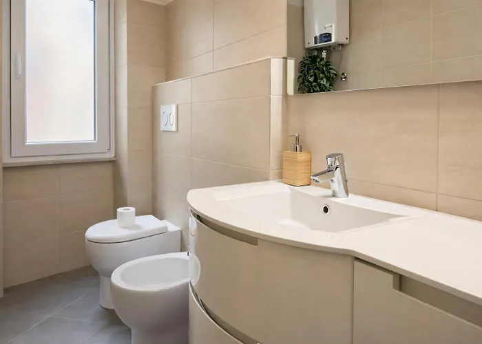 Stylish Escape Near Colosseum & Metro