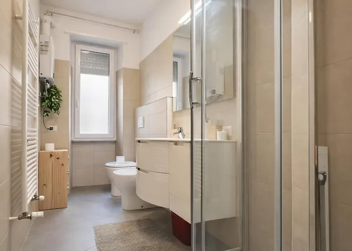 Stylish Escape Near Colosseum & Metro Apartment *