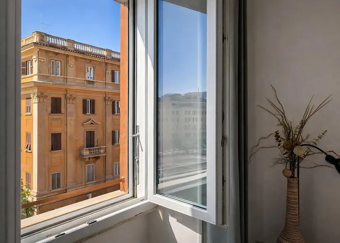 Stylish Escape Near Colosseum & Metro * Rom